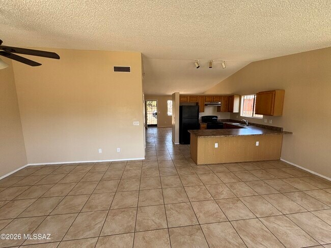 Building Photo - 1725 W Sauvignon Dr