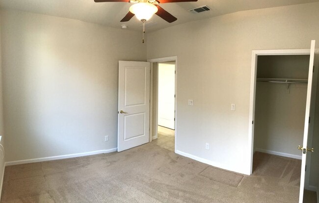 Building Photo - 55+ Community Home in Great Condition!