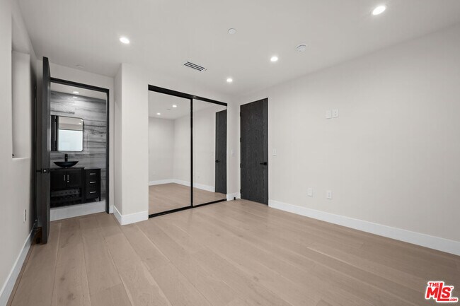 Building Photo - 1439 Edris Dr