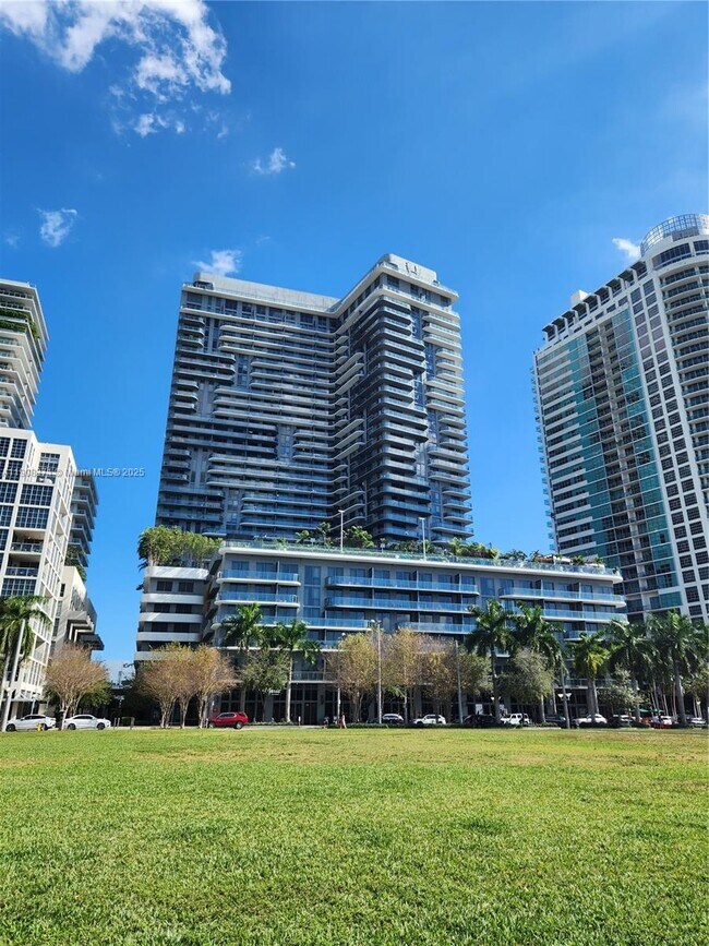 Building Photo - 121 NE 34th St