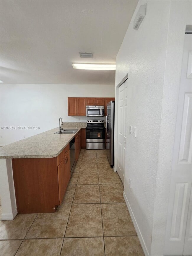 Building Photo - 4906 SW 141st Ave