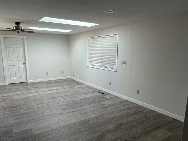 Building Photo - Newly Remodeled - Light & Bright  Home in ...