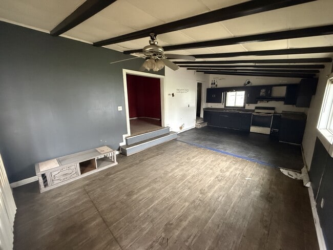 Building Photo - 913 Maple St