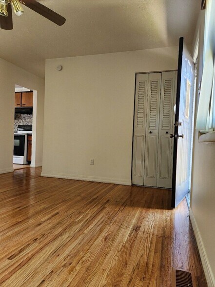 Building Photo - 1029 St Martins Ave