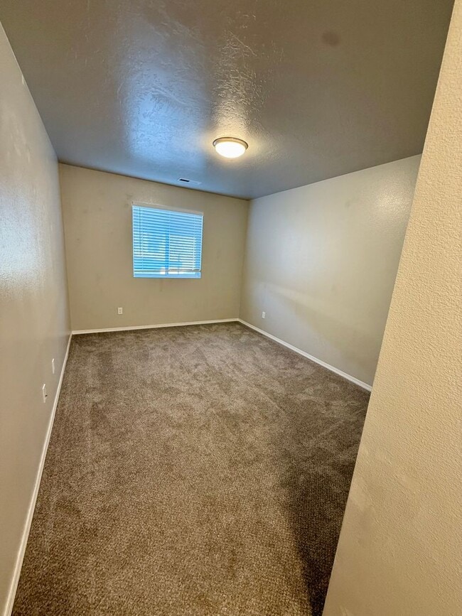 Building Photo - Great location, 3 bedroom two bath home fo...