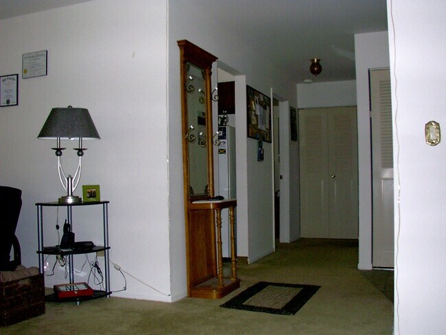 Building Photo - 1301 S Finley Rd