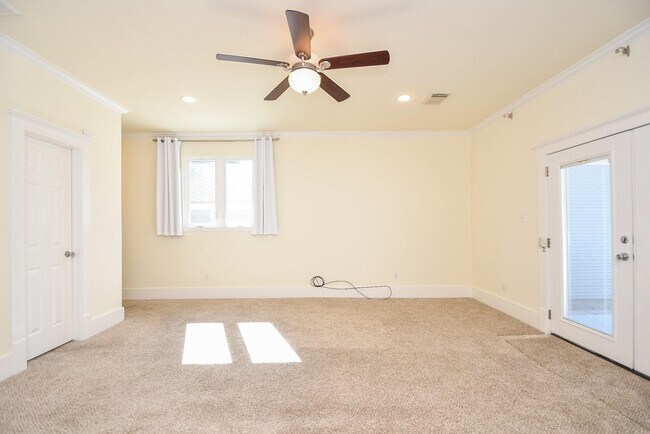 Building Photo - 4625 Pineridge St