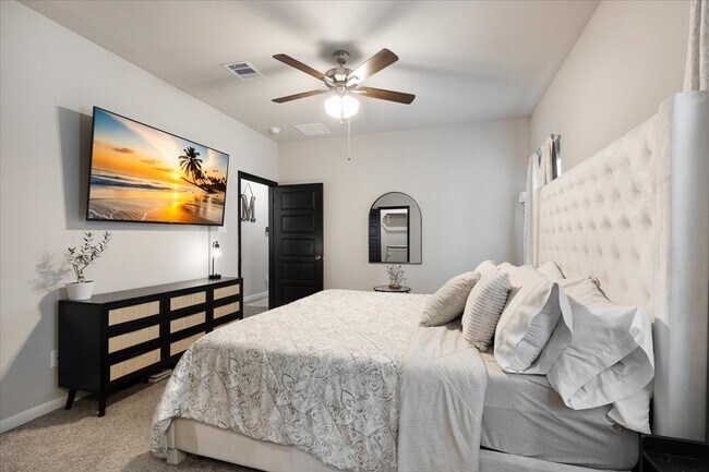 Building Photo - 418 Emerald Thicket Ln