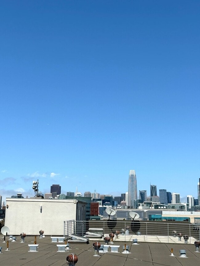 Building Photo - HUGE MODERN BRIGHT Potrero Hill Top Floor ...
