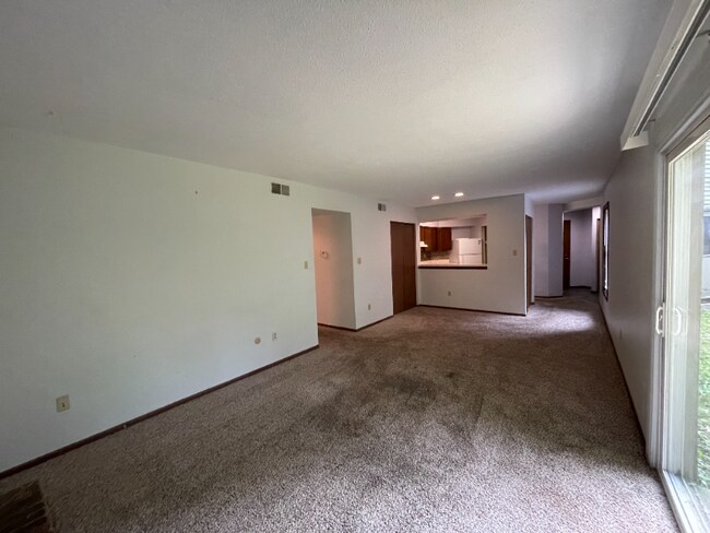 Building Photo - 5727 W Ridgecrest Dr