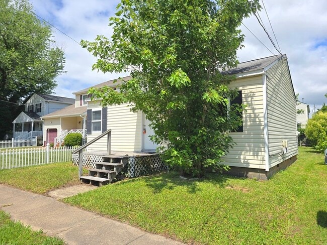 Building Photo - HOME IN HAMPTON FOR RENT!