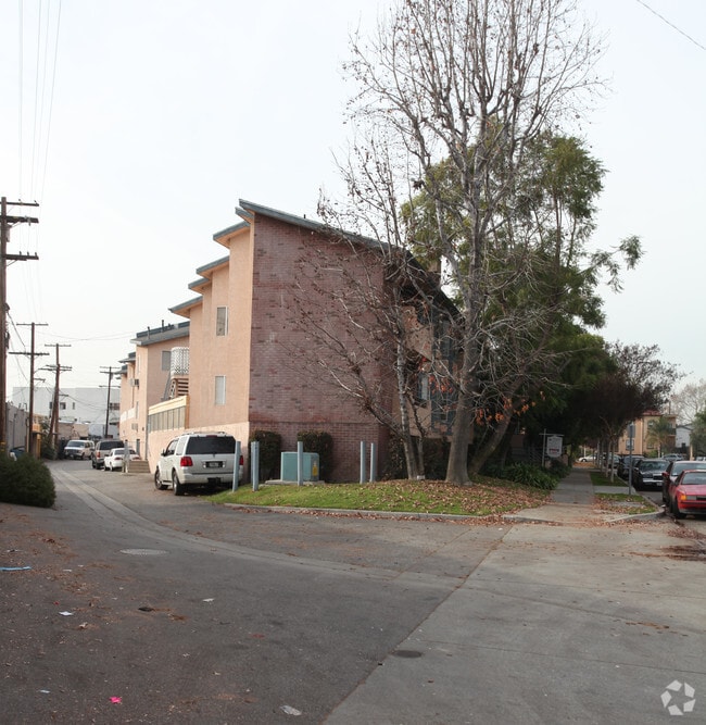 Building Photo - Fountains on Verdugo Drive
