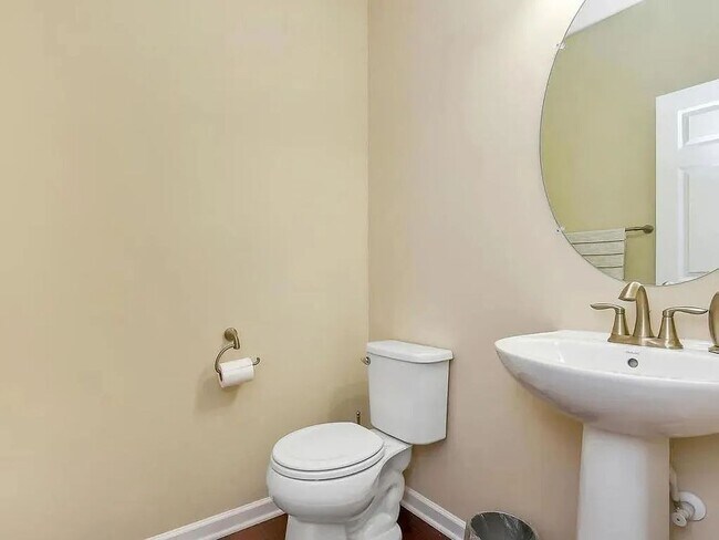Building Photo - Beautiful 5bed home in apple valley! Dont miss this one!