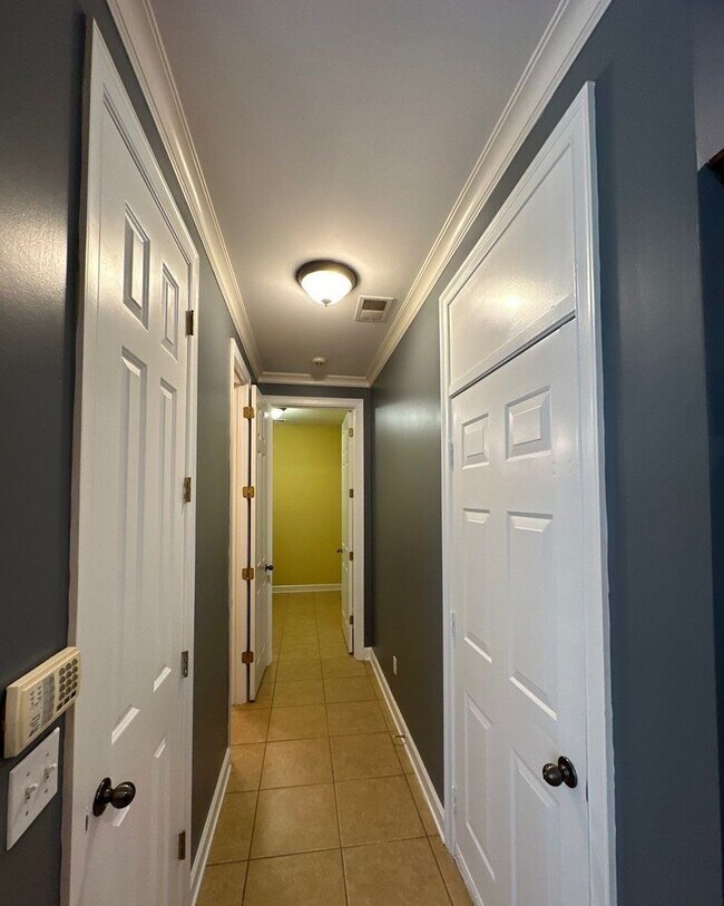 Building Photo - 10135 Ridgewood Oak Dr