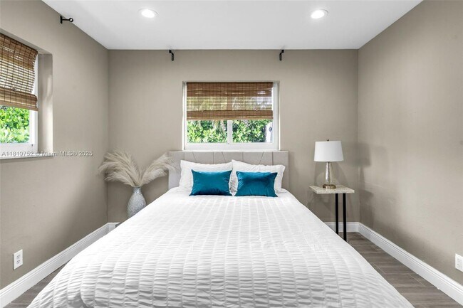 Building Photo - 1540 SE 23rd Ave