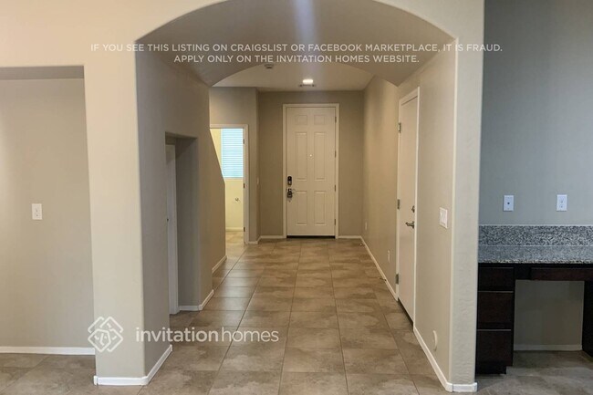 Building Photo - 1290 E Palomino Way