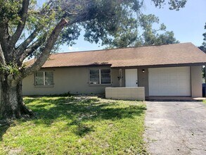 Building Photo - 2/2/1 Single Family Home Available NOW!
