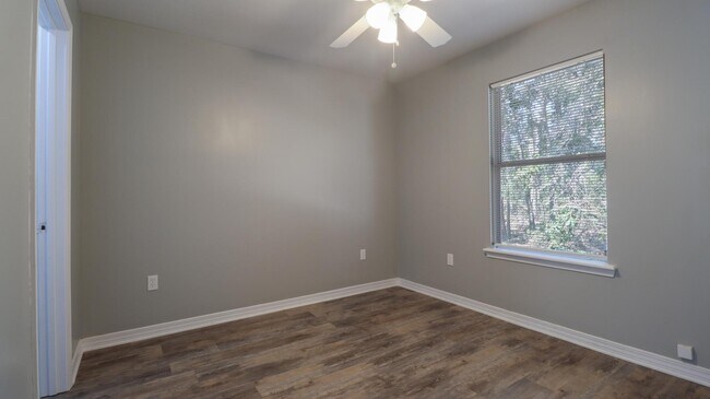 Building Photo - 4408 30th 1/2 St  - 4408 #B