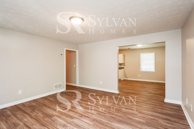 Building Photo - Cute, cozy and comfortable