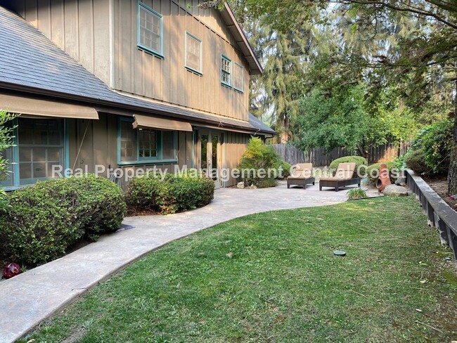 Building Photo - AVAILABLE SEPTEMBER - Nice Home in Atascad...