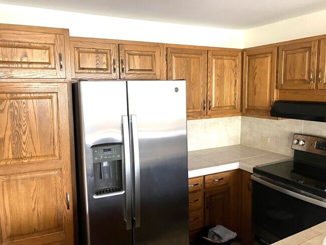 Building Photo - Commodore Condo Hawaii Kai