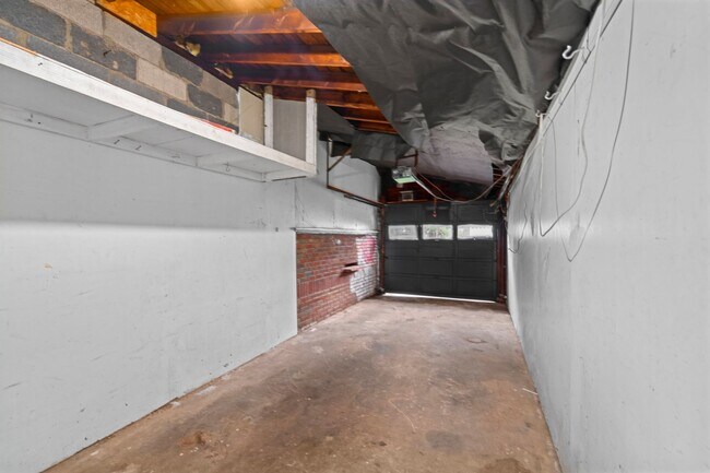 Building Photo - 2215 N Wood Ave