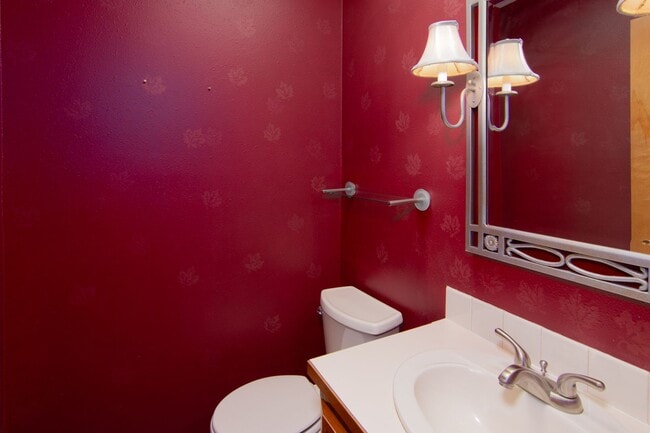 Building Photo - COMING SOON !! 3 bed 2.5 Bath Home on .5 acre lot in corner of Culdesac Mead School District