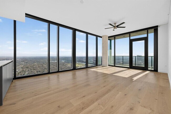 Building Photo - 610 Davis St