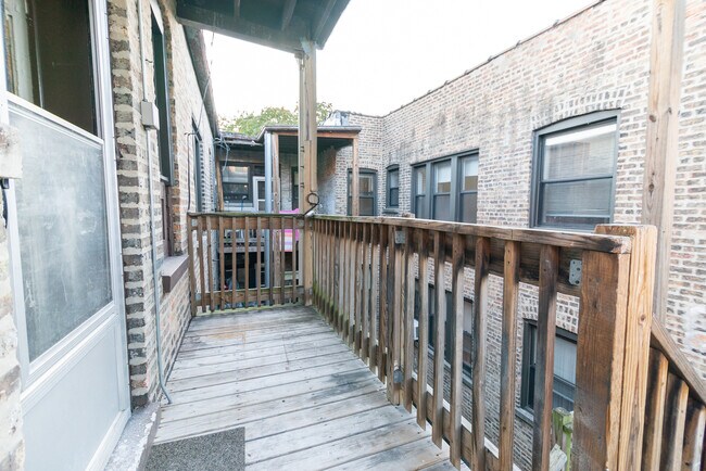 Building Photo - 2054 W Arthur Ave