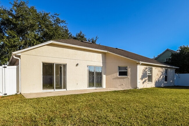 Building Photo - 70 Pine Arbor Dr