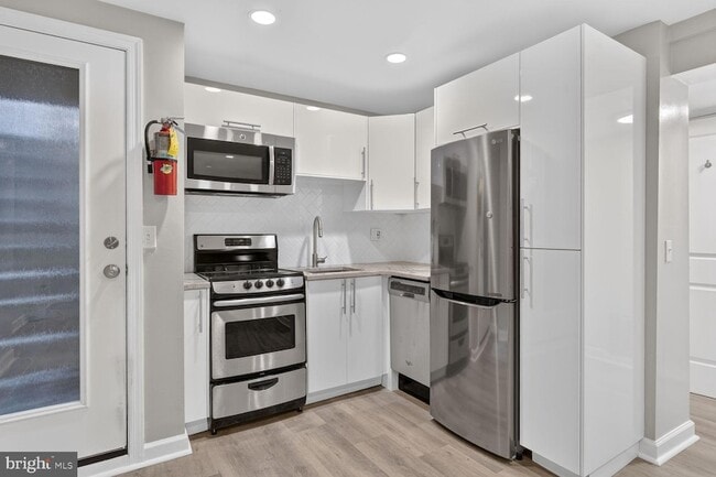 Building Photo - 451 M St NW