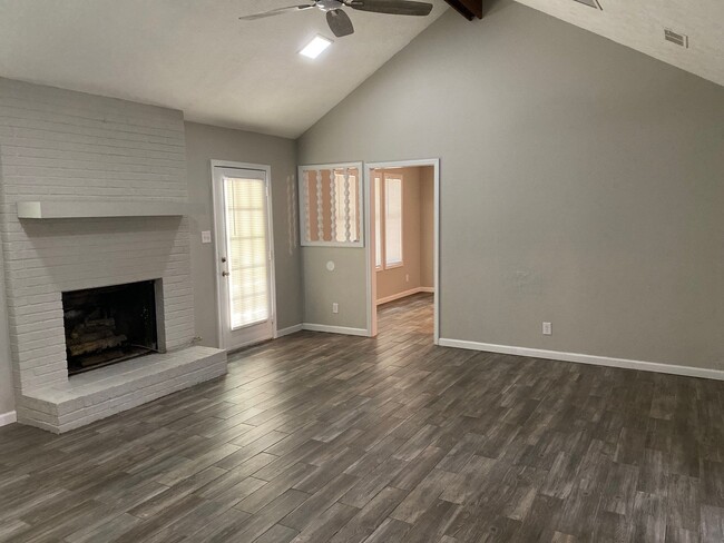 Building Photo - 51 Chatwood Cv