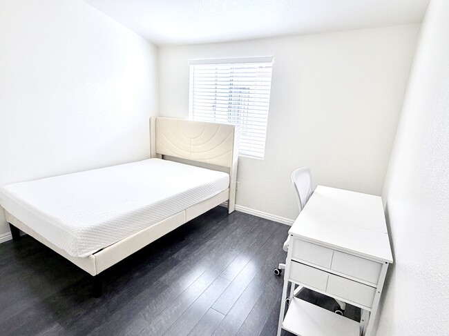 Building Photo - 12943 Homestead Pl