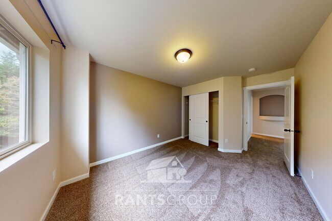 Building Photo - Gorgeous 4 Bed/2.5 Bath Pet-Free Home in Horizon Pointe!