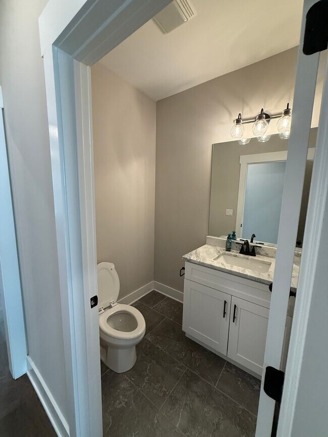 Building Photo - Beautiful New Build 4 Bed, 3.5 Bath, 2 Car Garage - Community Pool & Walking Trail!