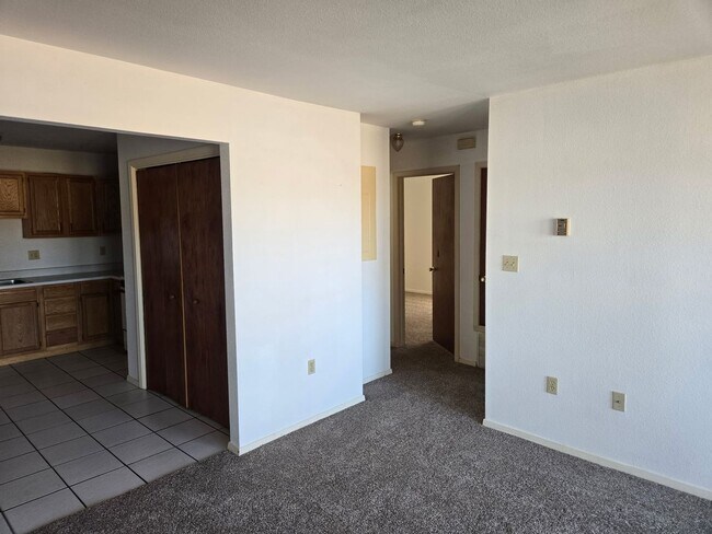 Building Photo - 2433 E 21st St