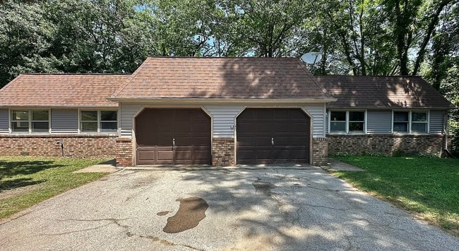 Building Photo - 3917 Reinhardt Dr