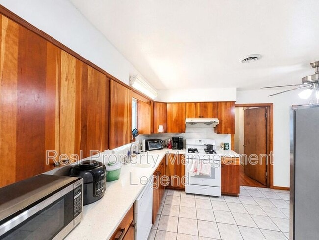 Building Photo - 409 La Salle Dr