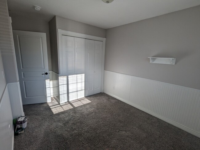 Building Photo - Updated 4 bedroom 3 bath Home