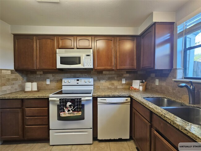 Building Photo - 11710 Southlake Dr