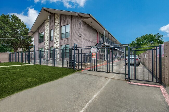 Building Photo - 4710 Munger Avenue
