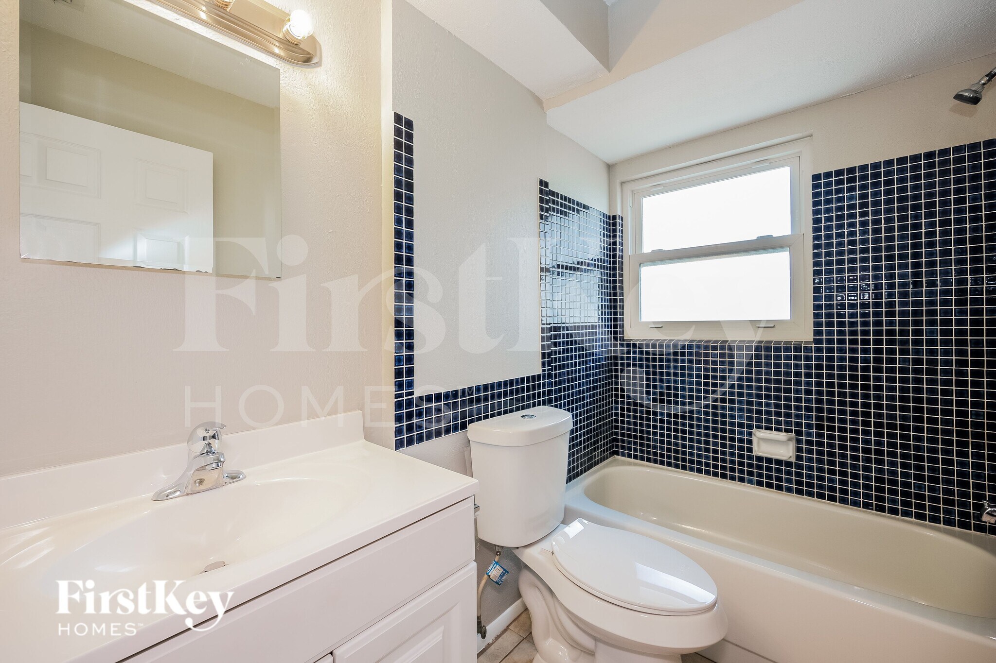 Building Photo - 727 SE 9th Pl