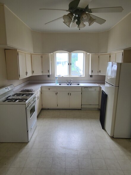 Building Photo - 236 Taft St