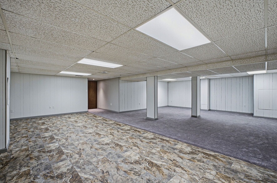 Building Photo - 4554 Sandringham Dr