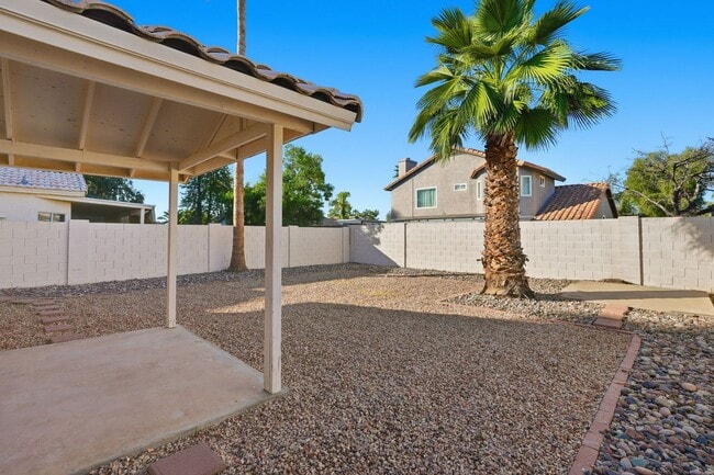 Building Photo - Ready to Move in! Three bedrooms