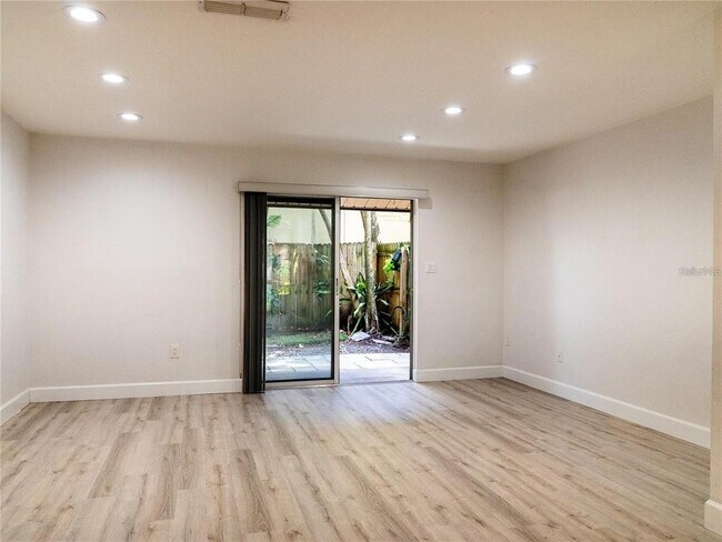 Building Photo - 517 S Summerlin Ave