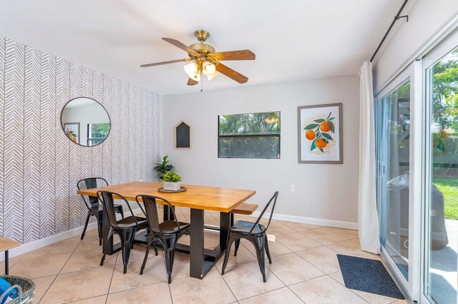 Building Photo - 1183 SE 1st Way