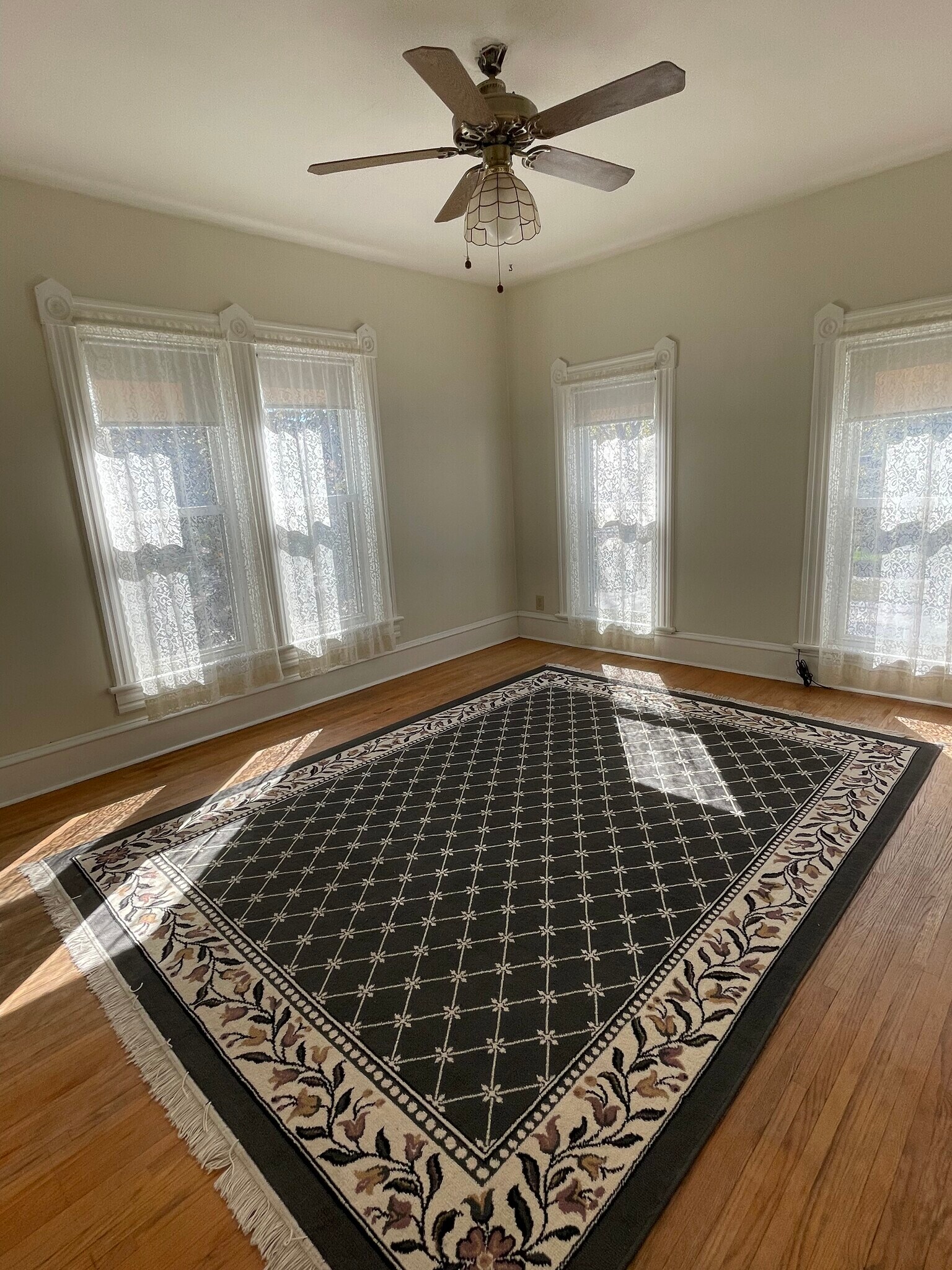 Building Photo - 407 Grace St