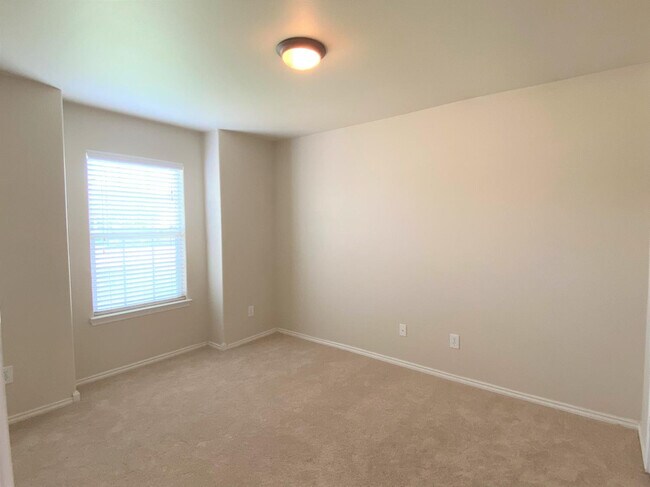 Building Photo - 2011 100th St