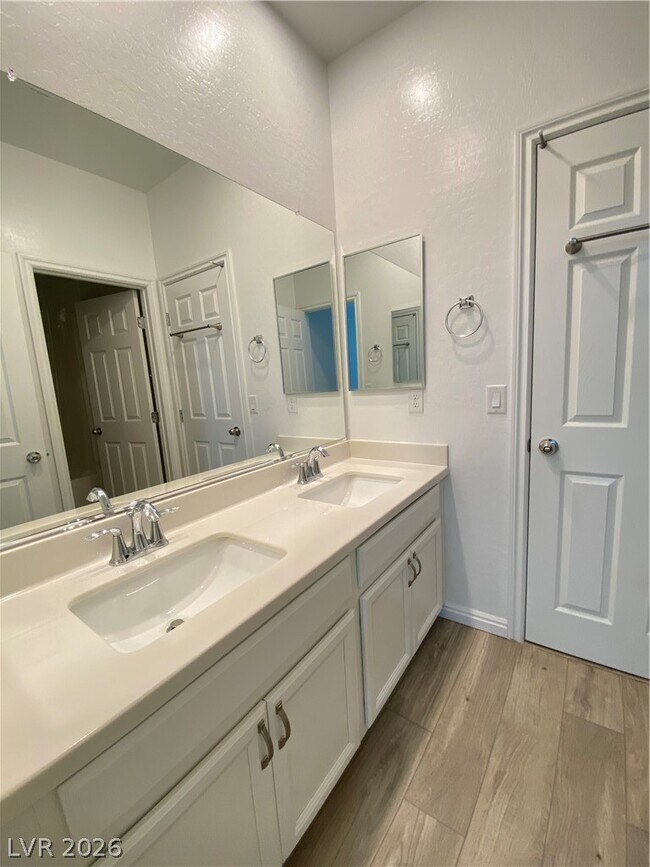 Building Photo - 3176 Fern Nook Ave